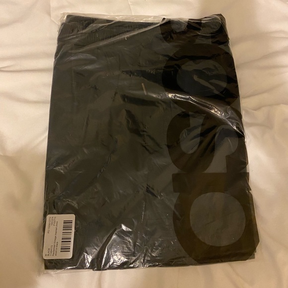 ASOS Reclaimed Vintage chino short in black - men’s shorts new with tags - Picture 3 of 3